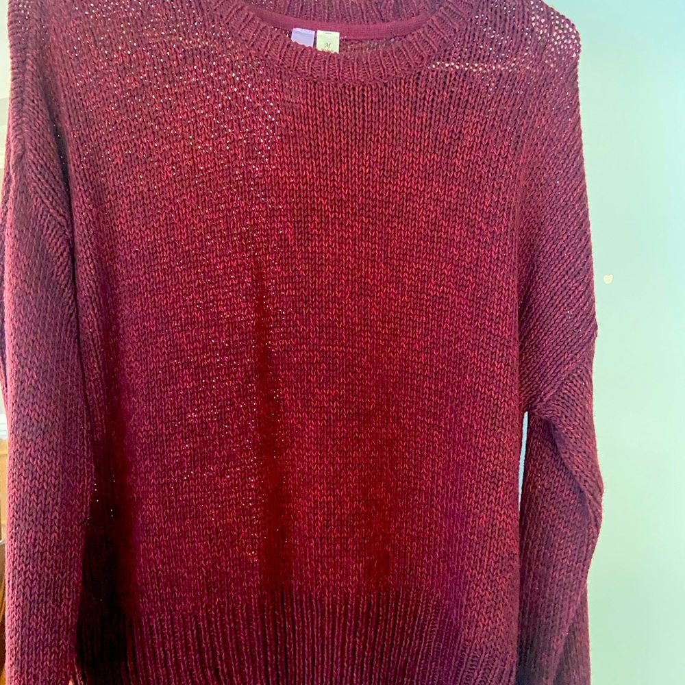 Alya ladies sweater. Size medium.